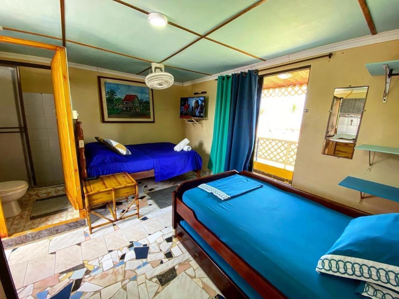 Yellow Moon Guesthouse & Apartments San Andrés Exterior photo